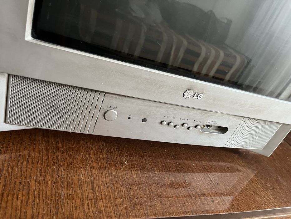 Телевізор LG rt 21fb35m