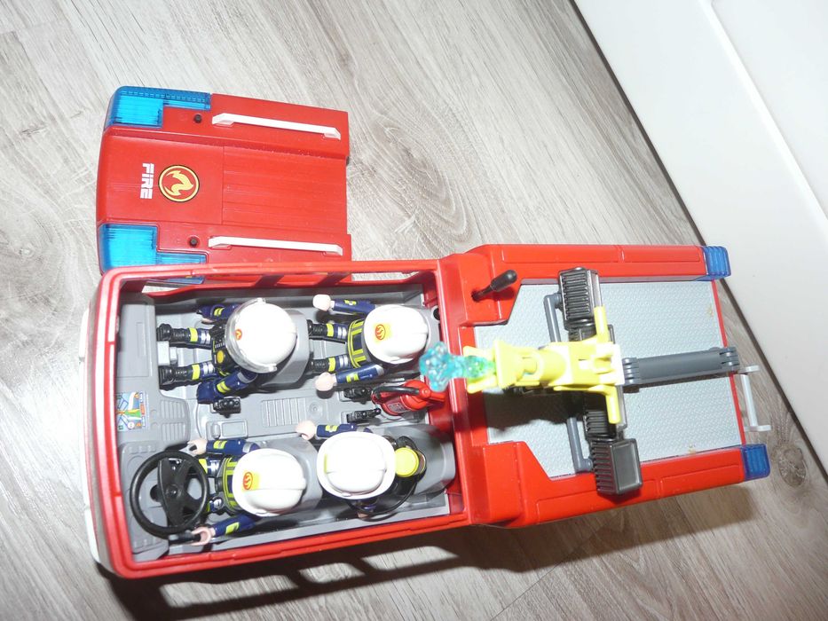 Playmobil wóz strażacki