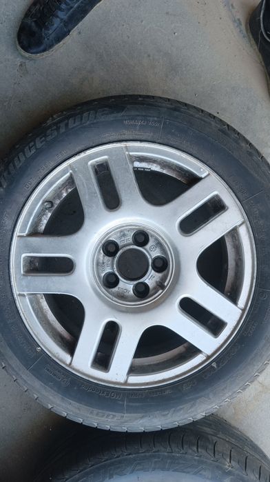 Vendo jantes e pneus Volkswagen golf 4