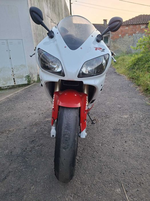 YAMAHA R1 para recuperar ou para peças