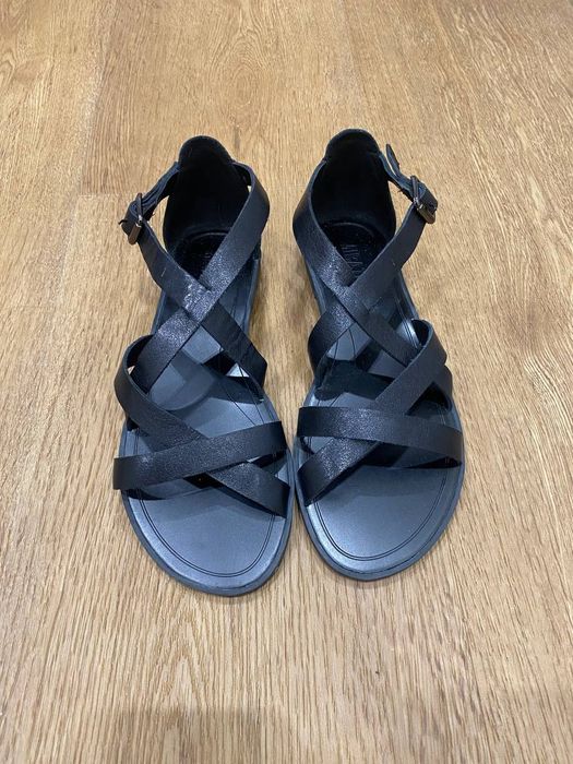 Чорні шкіряні босоніжки