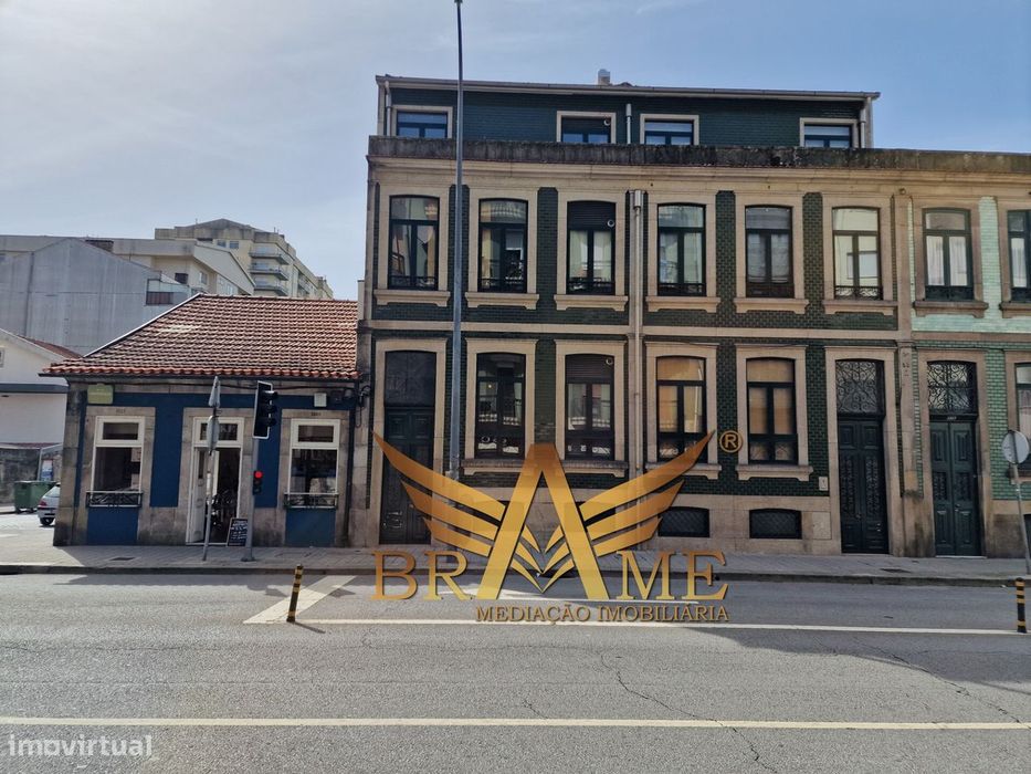 Apartamento T2 Com Lugar De Garagem | Rua Da Constituição - Porto