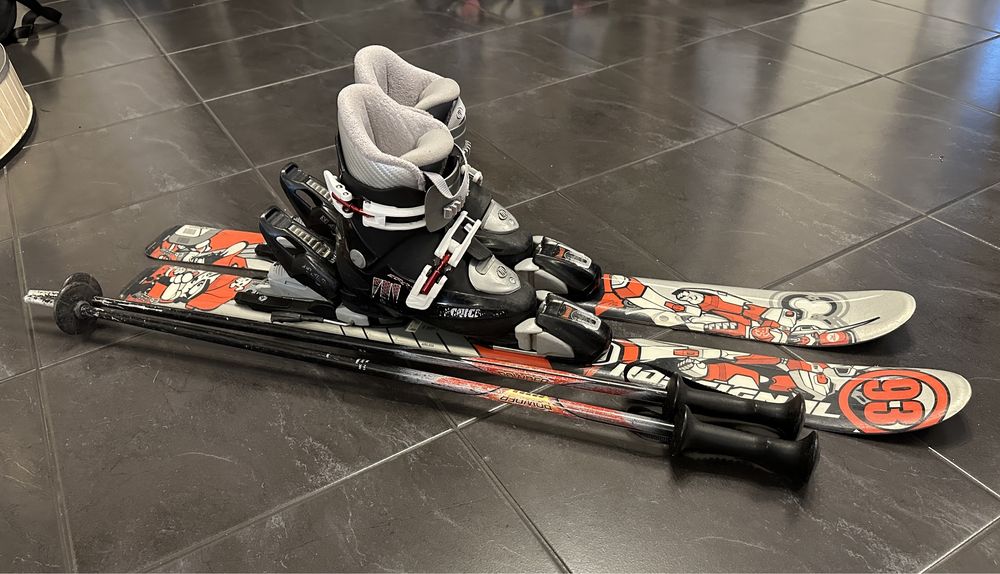 Komplet Narty Rossignol 93 cm, buty tecnica 18,5 cm, kijki 78 cm