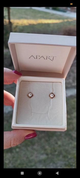 Złote kolczyki Apart