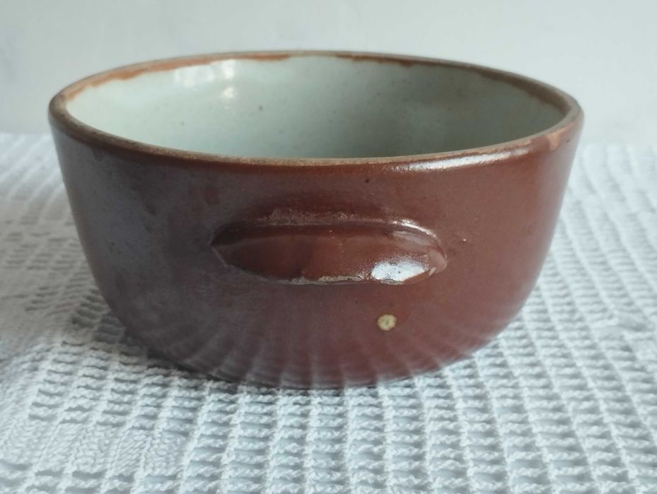 Stara ceramiczna miska do pieczenia brązowa