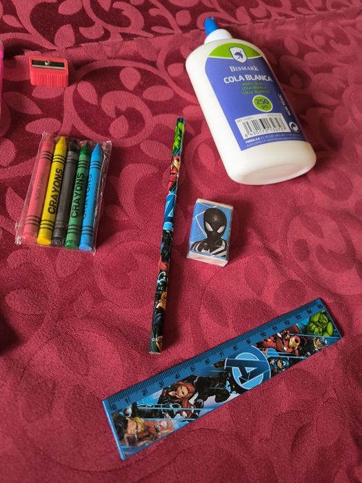 Conjunto de material variado escolar NOVO