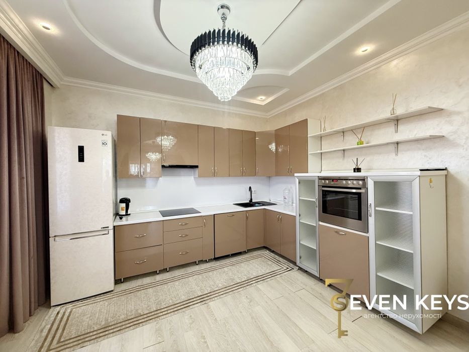 Продаж 2 поверхового будинку з гаражем і ділянкою на 10 соток, 218м²