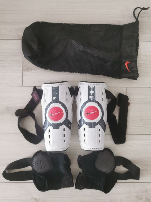 2 Pares Caneleiras Nike c/ Protecção Tornozelo + Saco