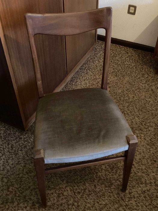 Mobília Quarto de Solteiro - Cama, Armário, Mesinha e Cadeira