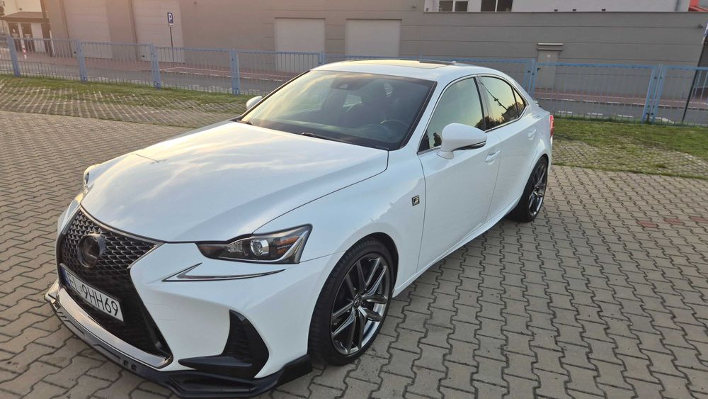 Lexus IS