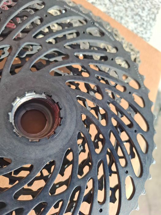 Corrente btt Sunrace, muito pouco uso.