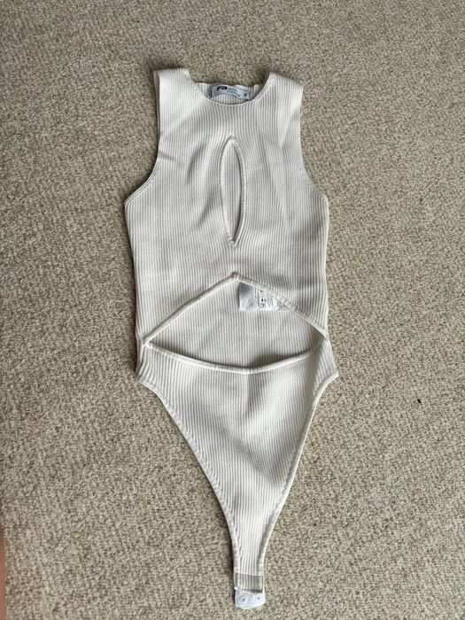 Боді з вирізом s