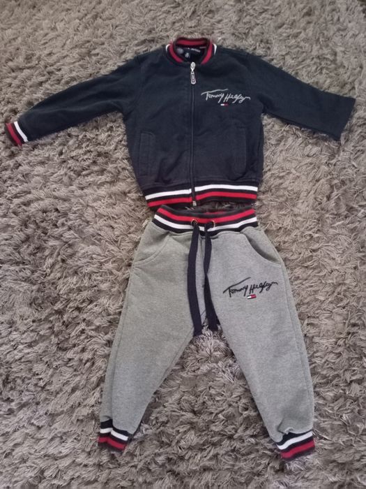 Dres komplet Tommy Hilfiger roz. 86 spodnie bluza
