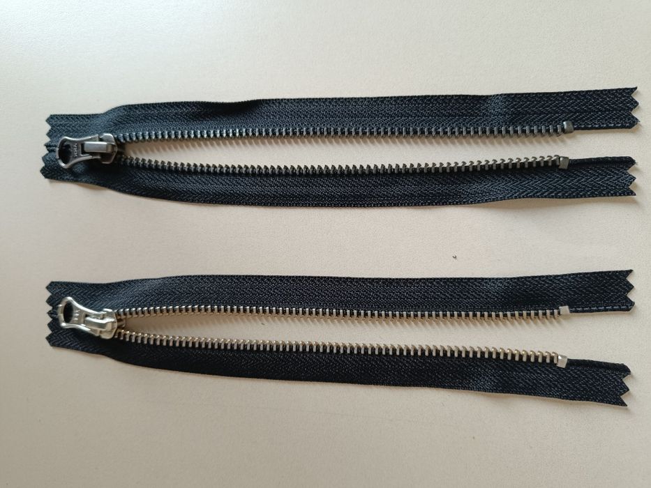Застёжка молния YKK