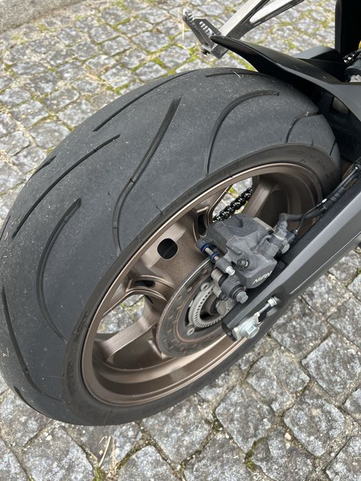 Honda CB650R 2021 - MUITO BOM Estado