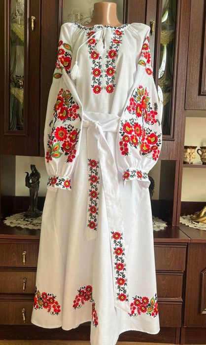 Яскраві Жіночі Сукні