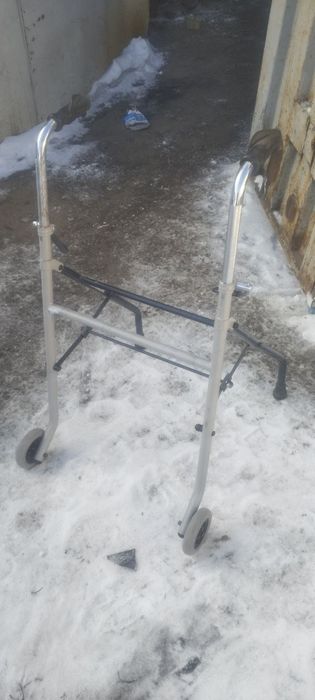 Продам Ходунки в хорошем состоянии.