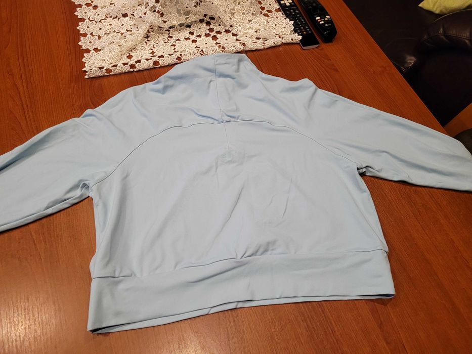 Nowa bluza 4f xs