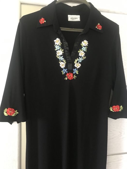 Плаття вишите лєнтами