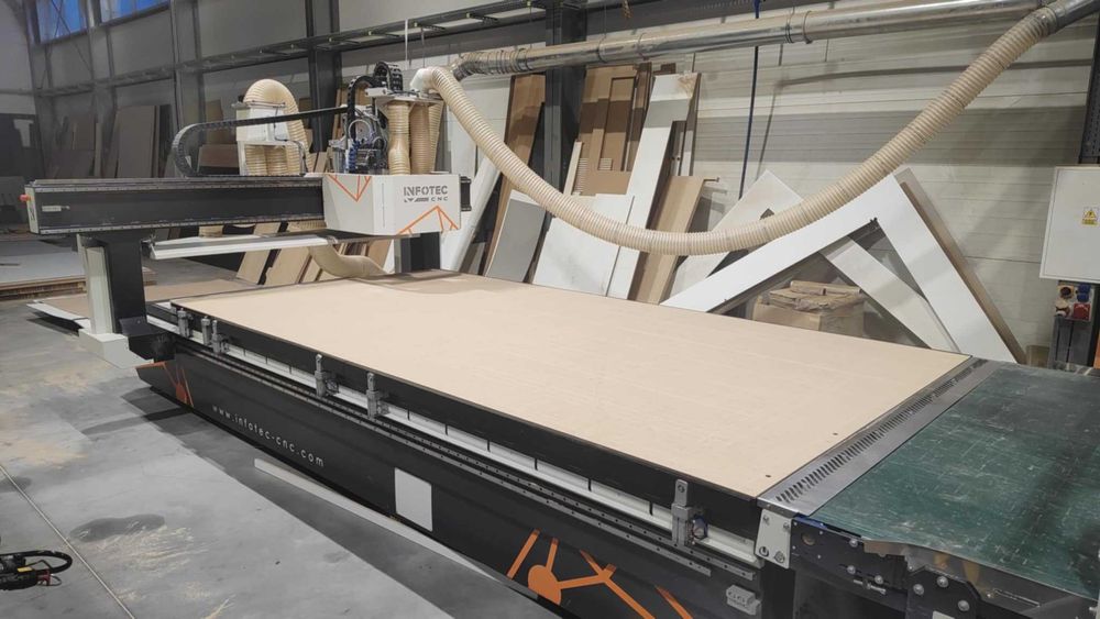 Infotec 4121 + stół odbiorczy Nesting, cnc, centrum obróbcze do mebli