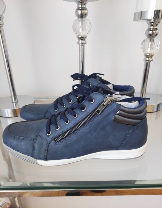 Granatowe sneakersy