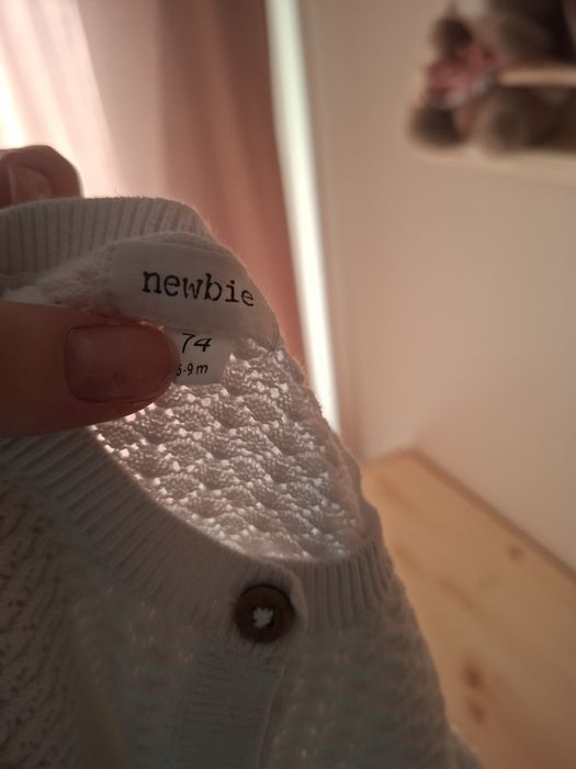 Sweterek newbie 74 biały