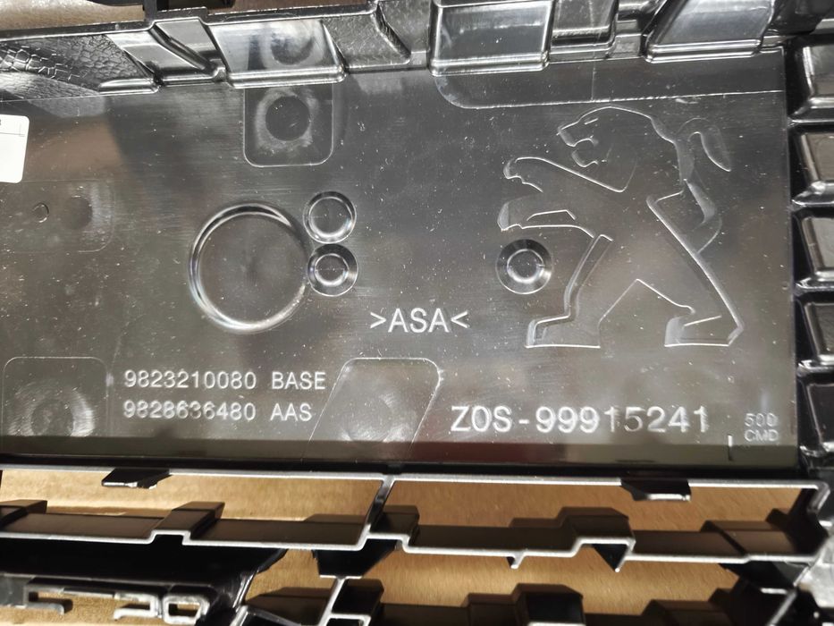 Grill atrapa przód przednia Peugeot 208 II 19- oryginał NOWA