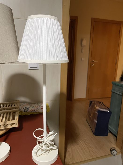 Candeeiro branco usado