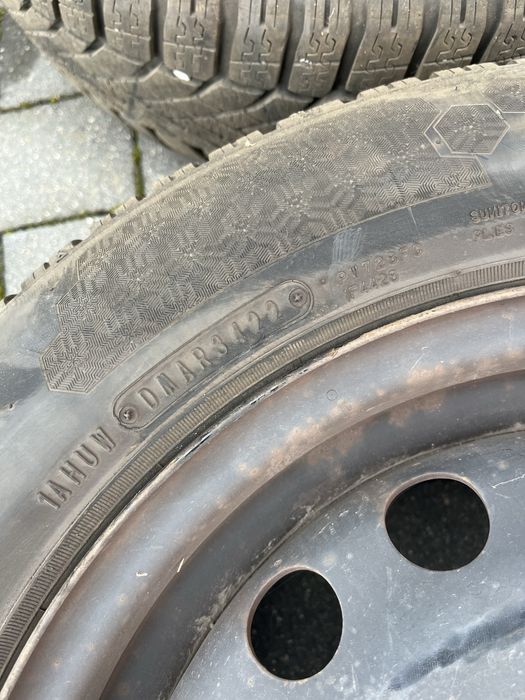 Komplet 4 kół 4x100 z oponami zimowymi 165/60/r14