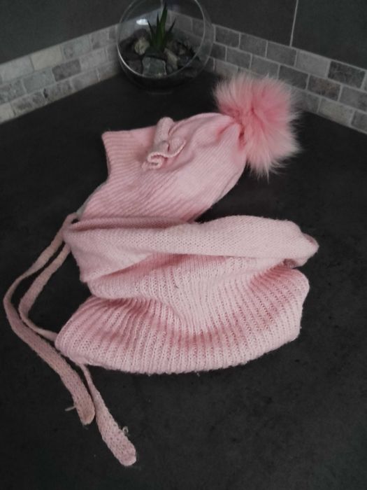 Oddam czapki dla dziewczynki