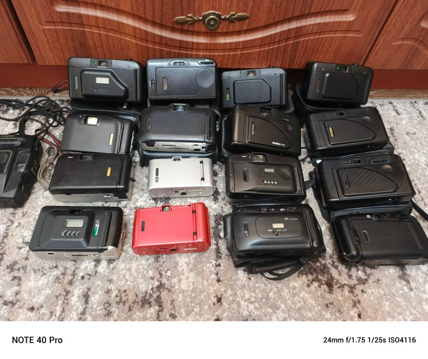 Плёночный фотоаппарат UFO. Polaroid. Konica. Rekam. Premier.