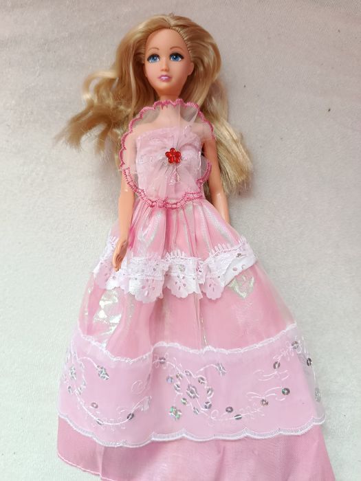 Lalka w sukni balowej