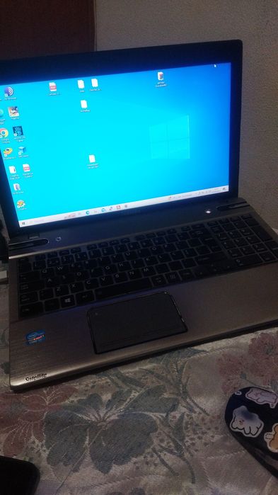 Core i7 Laptop with 16 GB RAM and 256 GB SSD64738832262658123