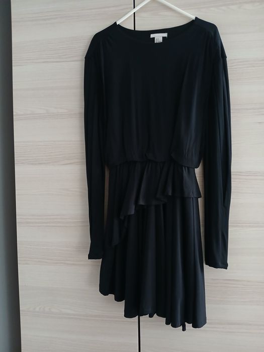 Czarna elegancka sukienka H&M