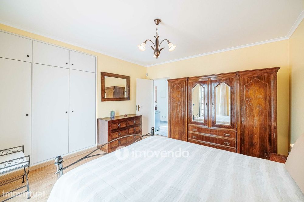 Moradia T4 com garagem e espaço exterior enorme, em Coruche