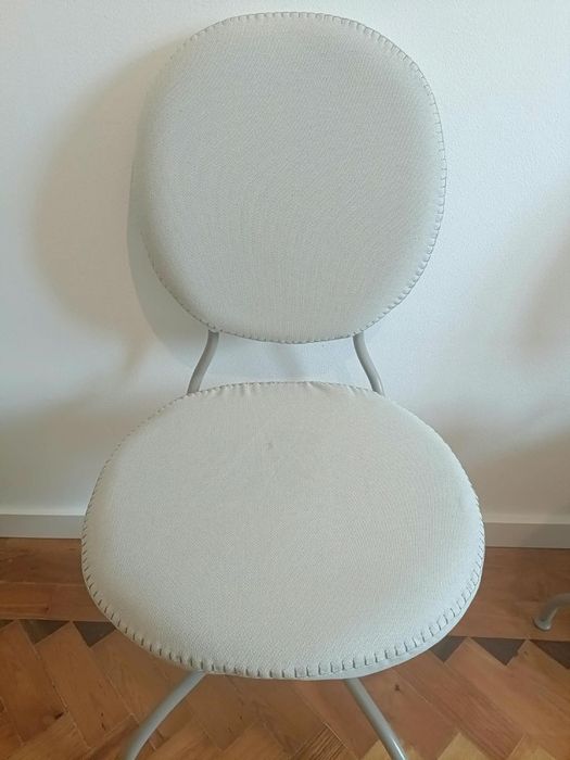 Cadeira de escritório bege
