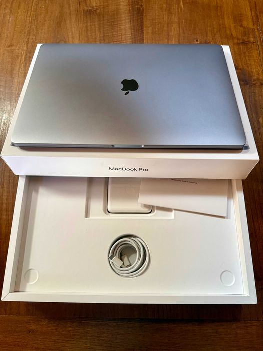 MacBook Pro 16" 2019 / 16GB RAM / 512GB SSD