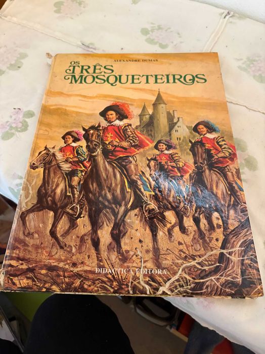 livro os três mosqueteiros