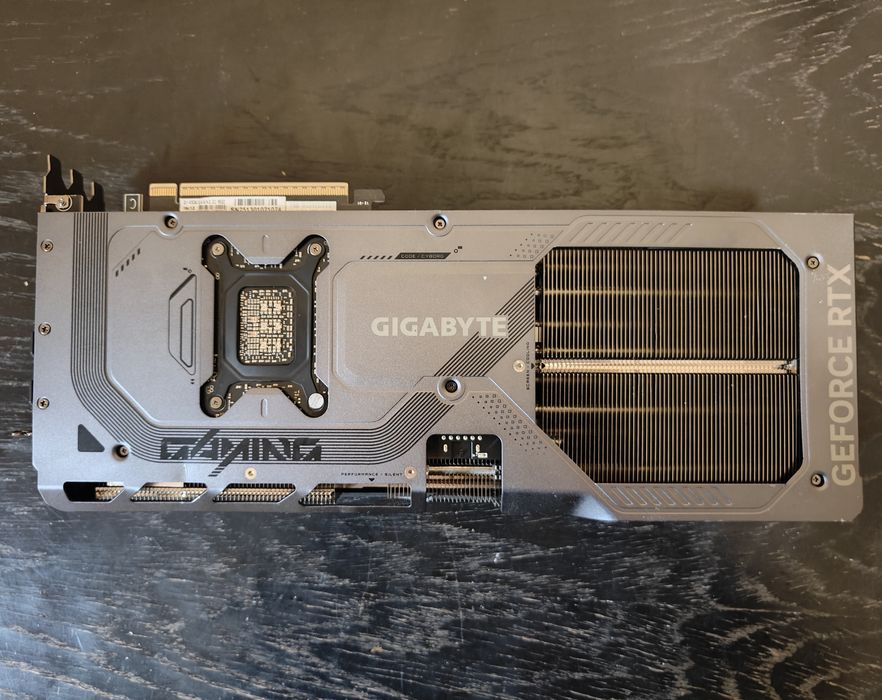 GIGABYTE GeForce RTX 5080 GAMING OC 16-Gb GDDR-7 (256 bit)