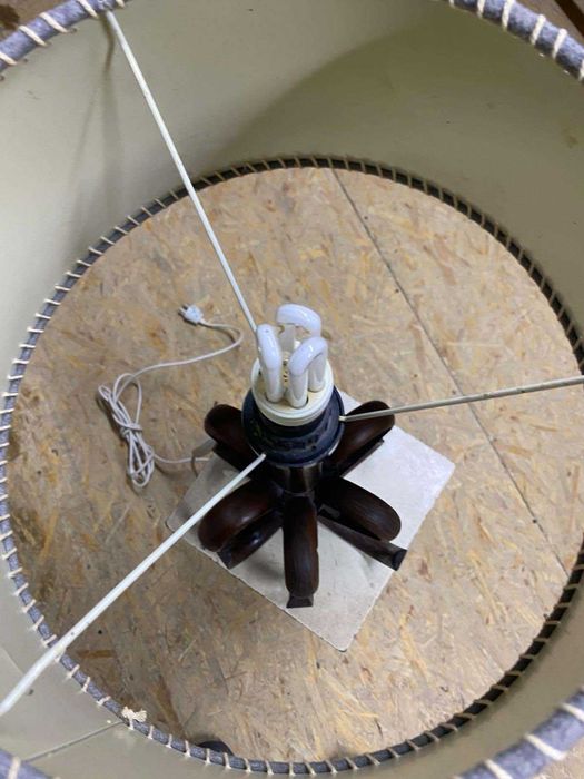 Lampa nocna rattanowa.