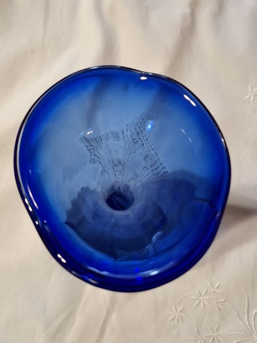 Szwedzki wazon w kobaltowym kolorze