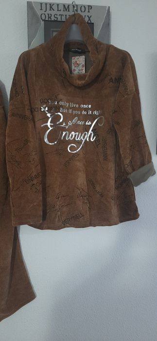 Красивый привозной костюм. Италия