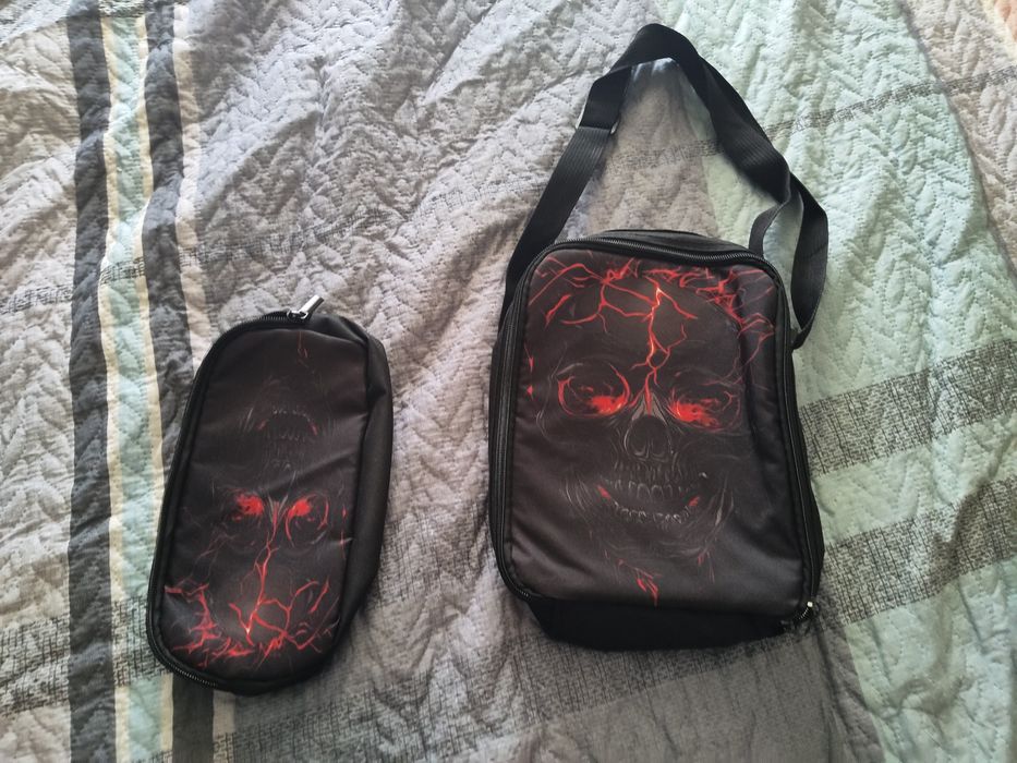 Bolsa com  estampado de caveira