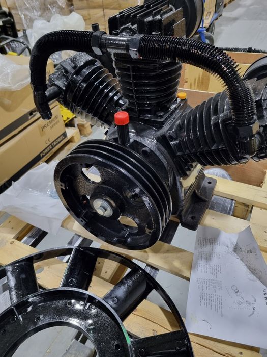 Sprężarka powietrza , kompresor olejowy  Venom Italy 2600 L/min Moc