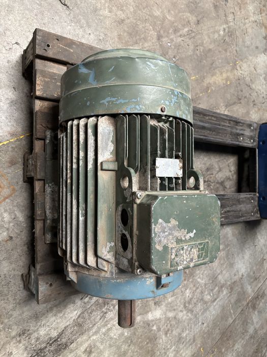 Motor eletrico trifasico marca ABB