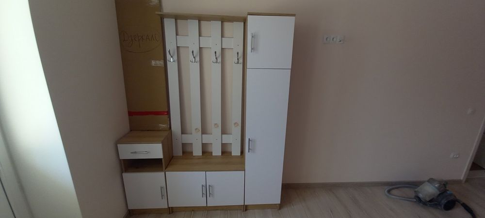 Прихожа абсолютно нова