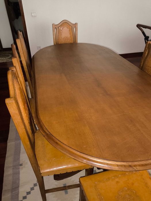 Sala de jantar em Castanho