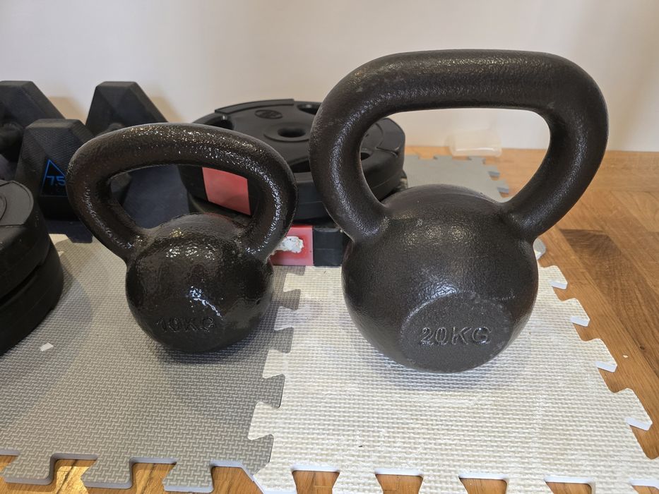 Musculação - halteres 7.5kg / discos 5 e 7.5kg / kettlebell 10 e 20kg / step