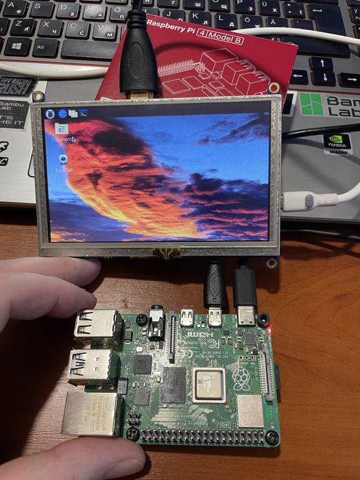 Продам Raspberry Pi4 2 Gb із сенсорним дисплеєм