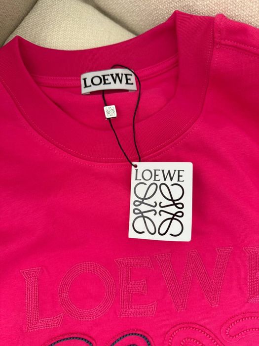 Яскрава футболка Loewe